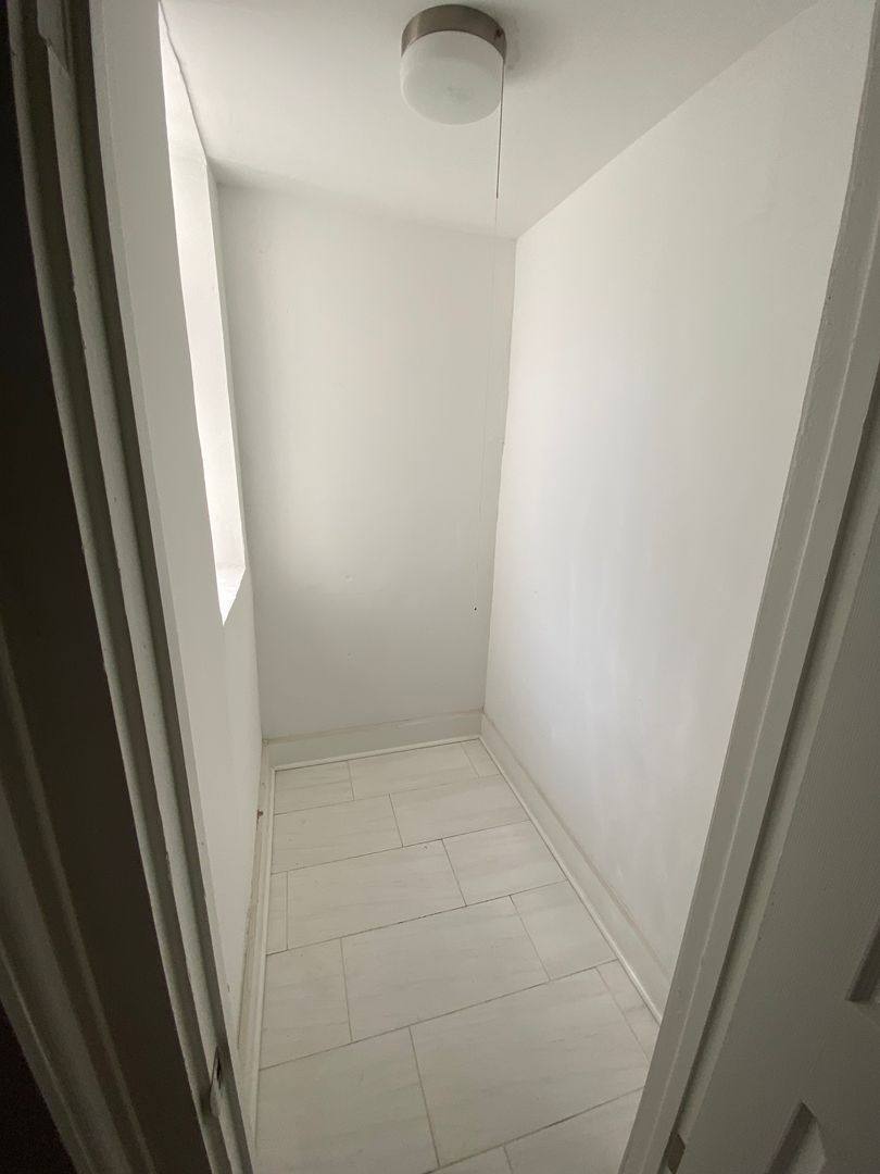 Apartment for rent at 6801 S E End Ave, Chicago, IL 60649