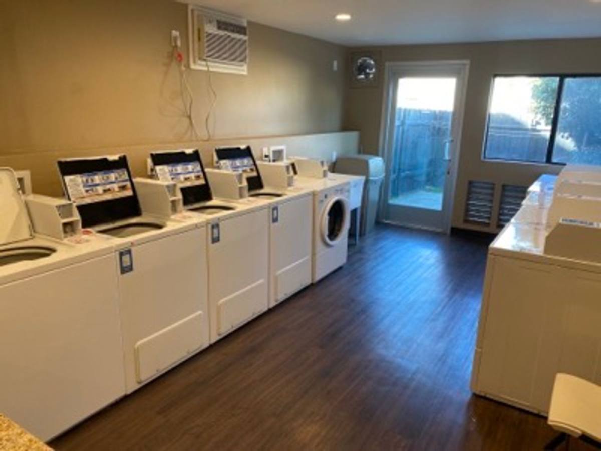 Apartment for rent at 225 Southwestern Ave, Anaheim, CA 92804