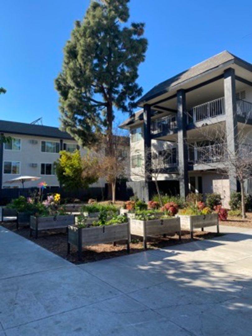 Apartment for rent at 225 Southwestern Ave, Anaheim, CA 92804