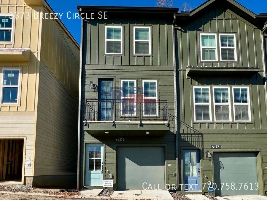 Townhouse for rent at 1373 Breezy Circle SE, Atlanta, GA 30315