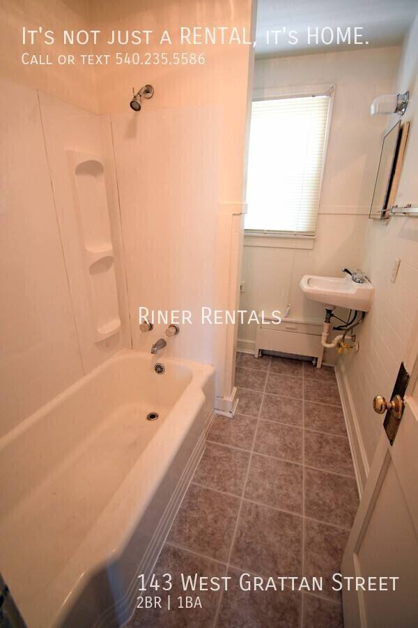 Townhouse for rent at 143 W Grattan St, Harrisonburg, VA 22801