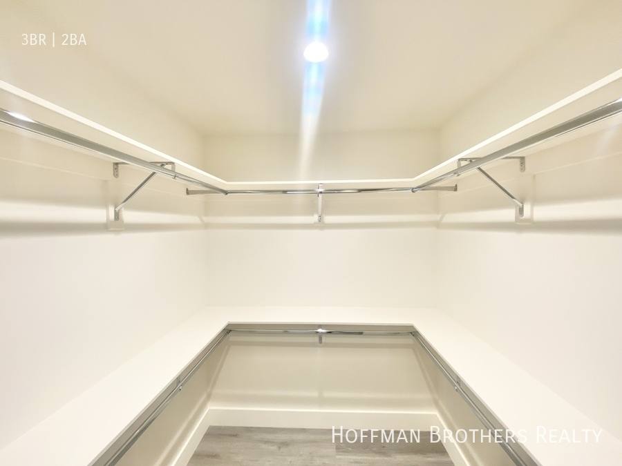 Apartment for rent at 4849 Oakwood Ave #417, Los Angeles, CA 90004