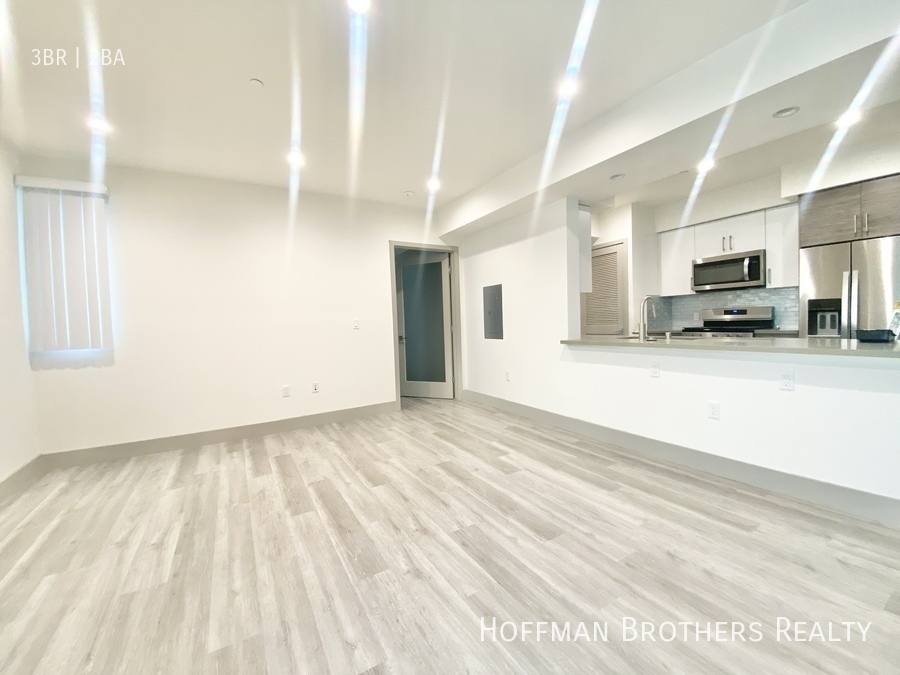 Apartment for rent at 4849 Oakwood Ave #417, Los Angeles, CA 90004