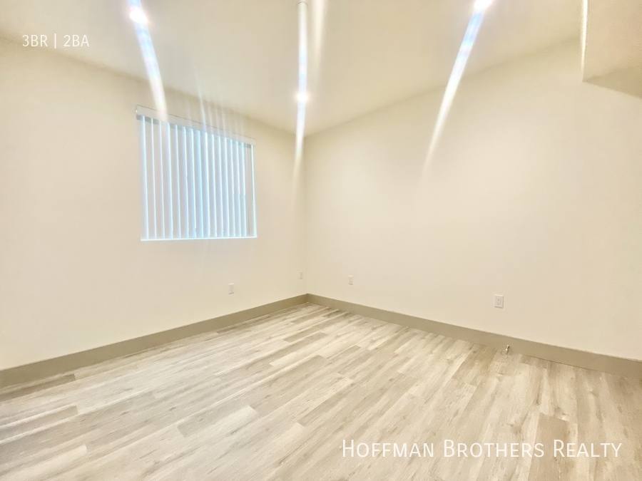 Apartment for rent at 4849 Oakwood Ave #417, Los Angeles, CA 90004