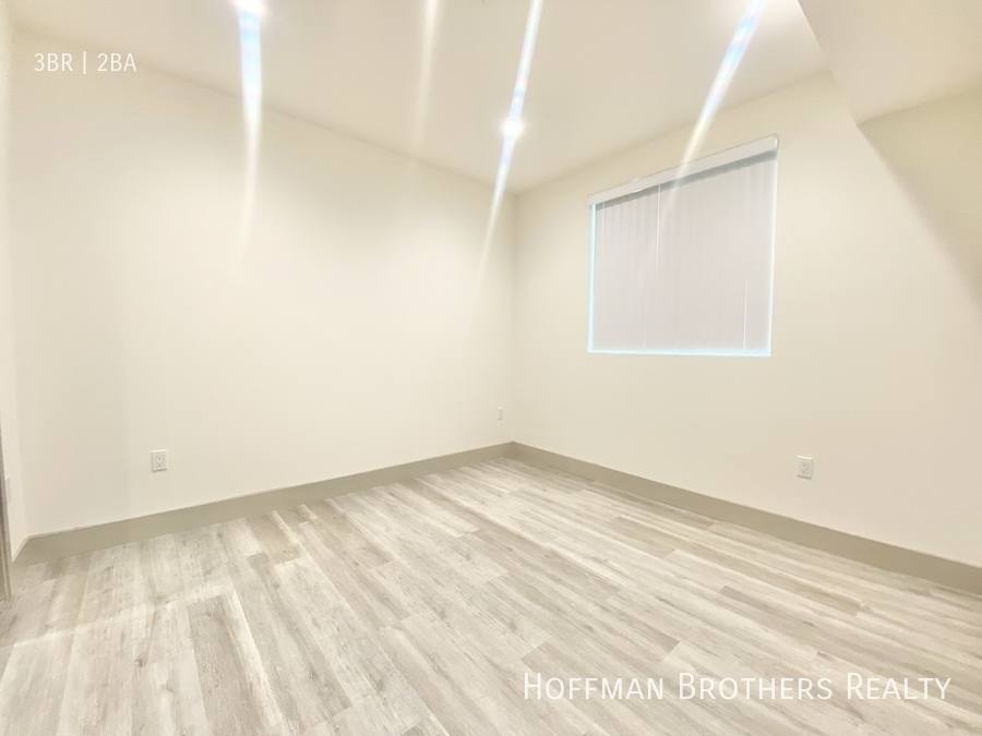 Apartment for rent at 4849 Oakwood Ave #417, Los Angeles, CA 90004