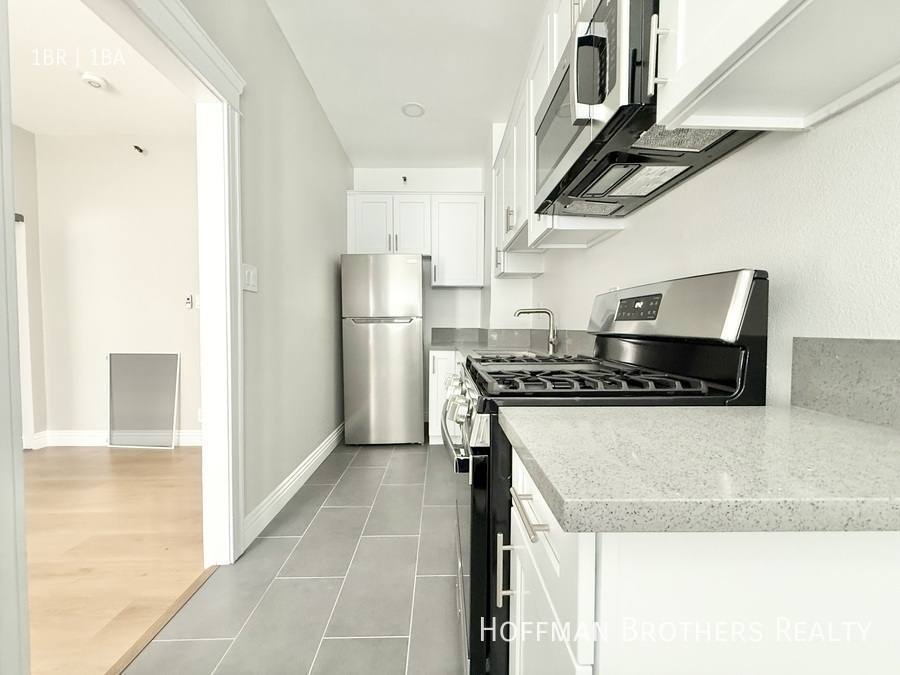 Apartment for rent at 1611 Schrader Blvd #308, Los Angeles, CA 90028
