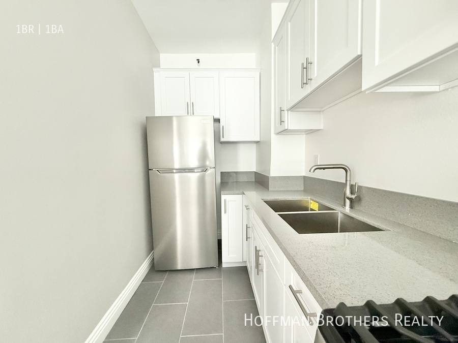 Apartment for rent at 1611 Schrader Blvd #308, Los Angeles, CA 90028