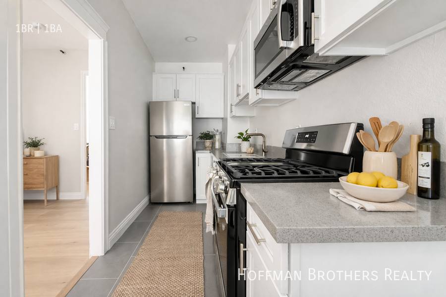Apartment for rent at 1611 Schrader Blvd #308, Los Angeles, CA 90028