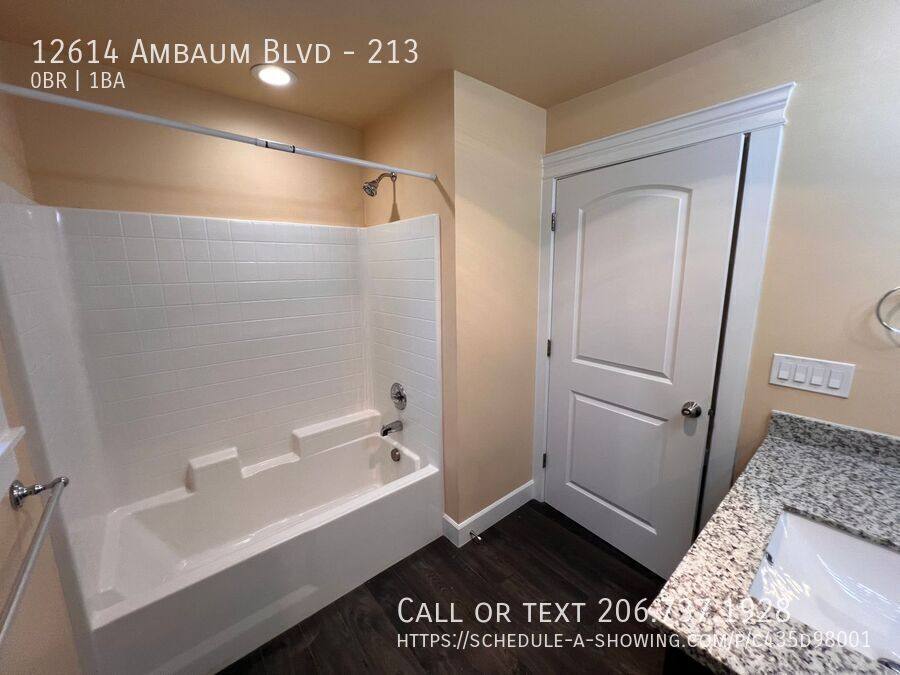 Apartment for rent at 12614 Ambaum Blvd #213, Seattle, WA 98146