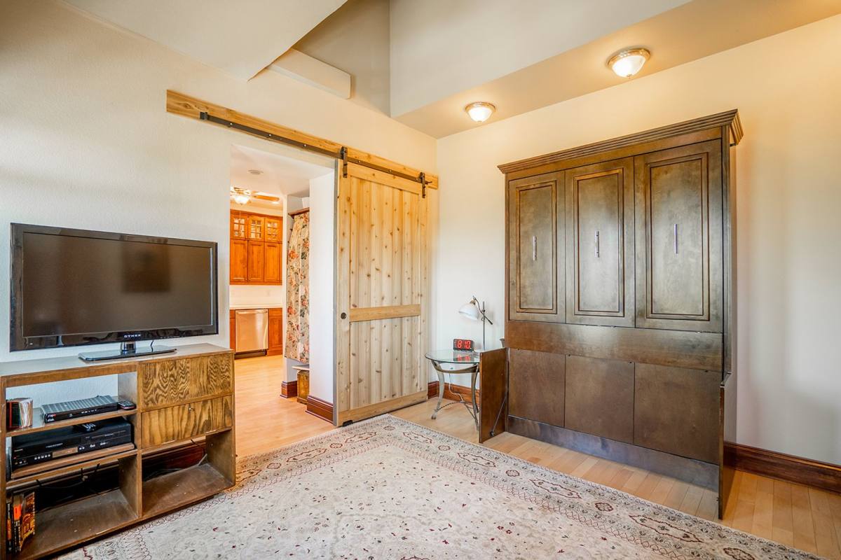 Apartment for rent at 205 N Logan St, Denver, CO 80203