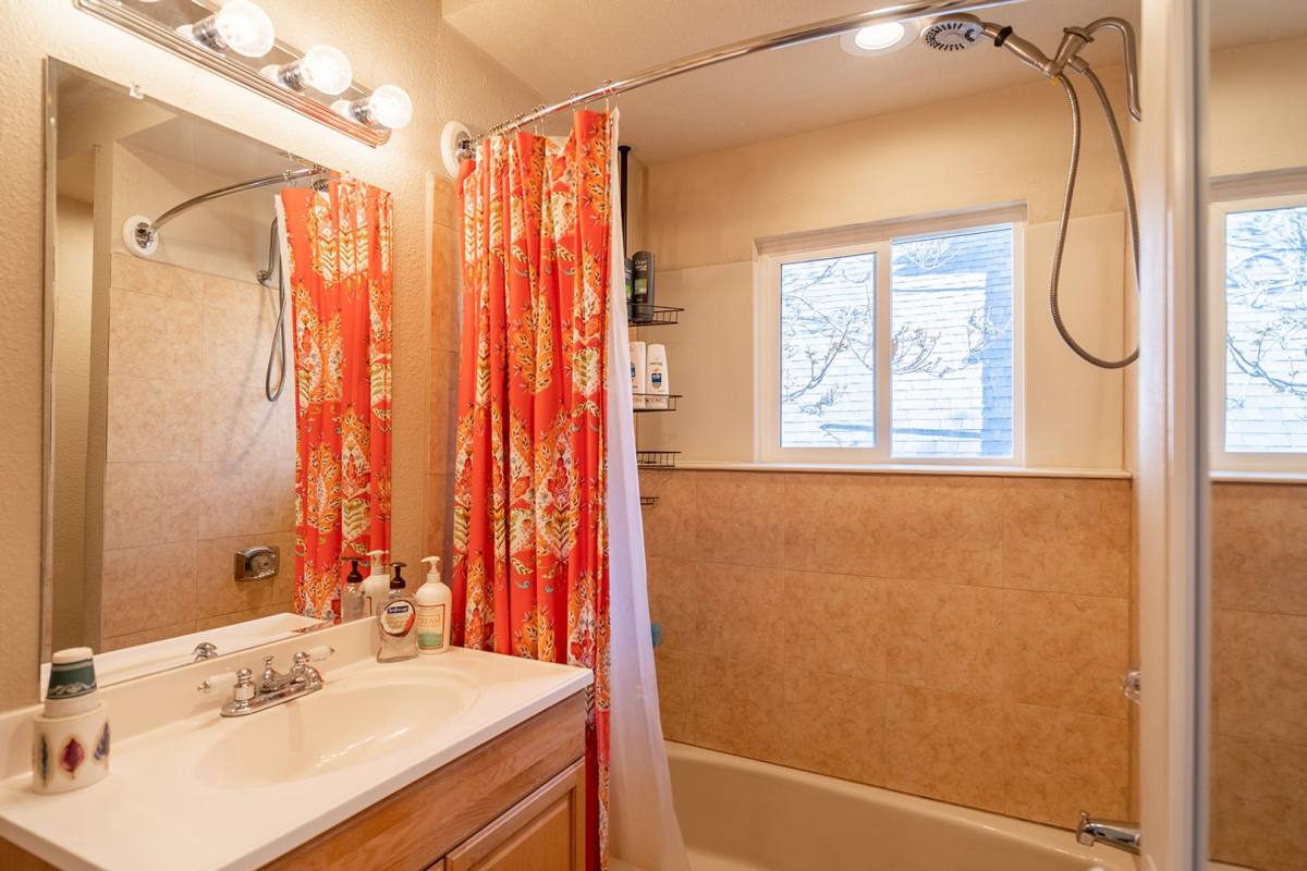 Apartment for rent at 205 N Logan St, Denver, CO 80203