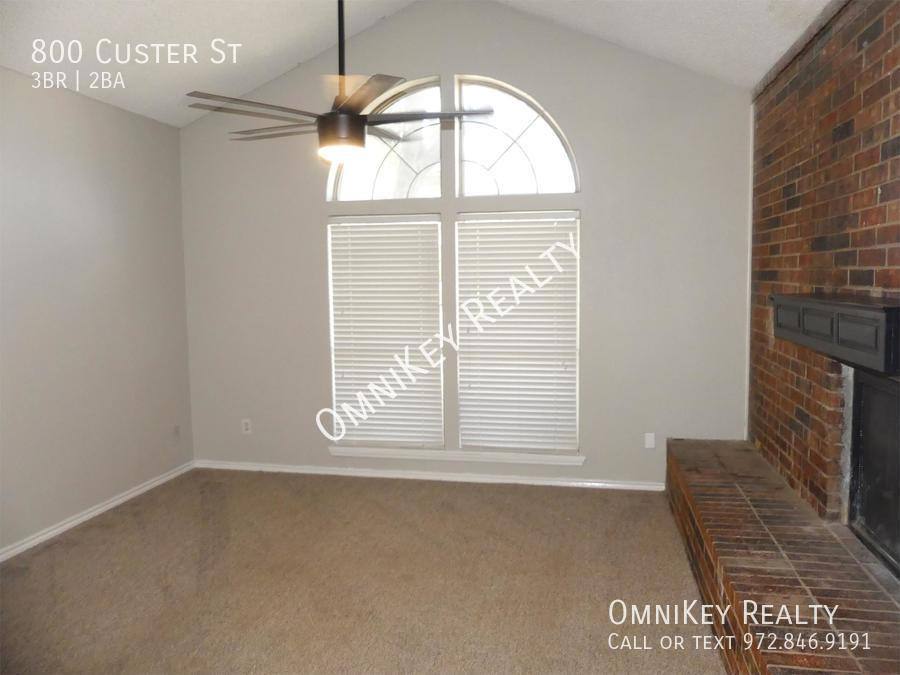 Townhouse for rent at 800 Custer St, Arlington, TX 76014