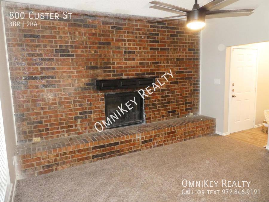Townhouse for rent at 800 Custer St, Arlington, TX 76014