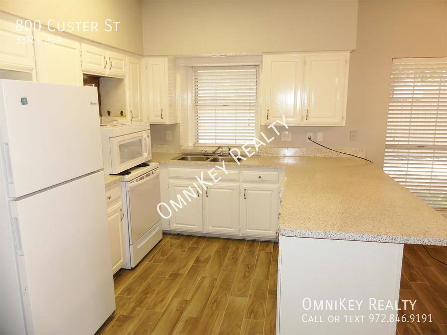 Townhouse for rent at 800 Custer St, Arlington, TX 76014