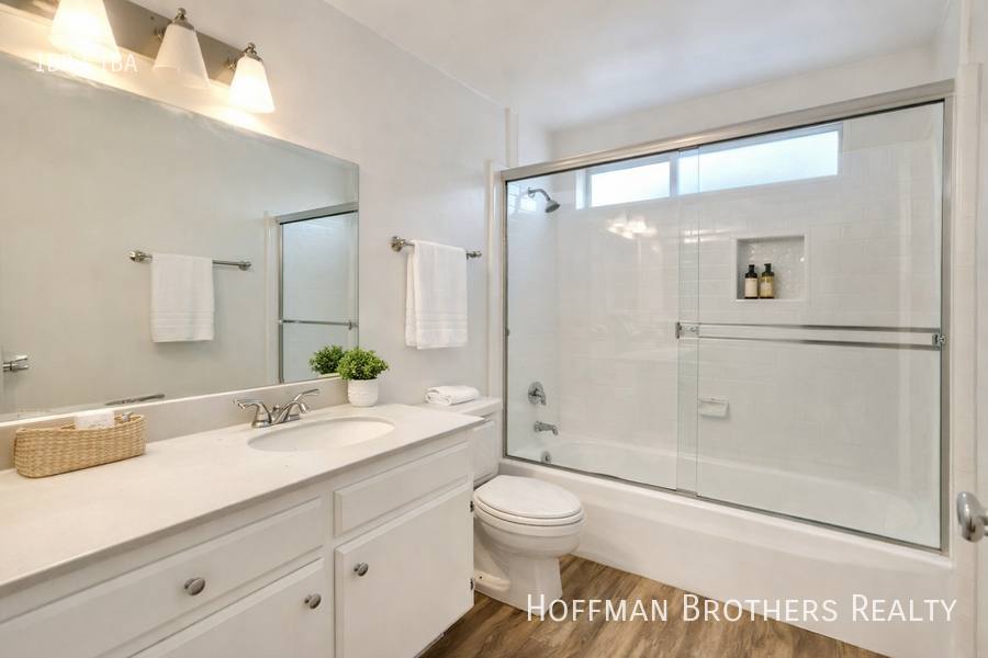 Apartment for rent at 10537 Rose Ave #24, Los Angeles, CA 90034