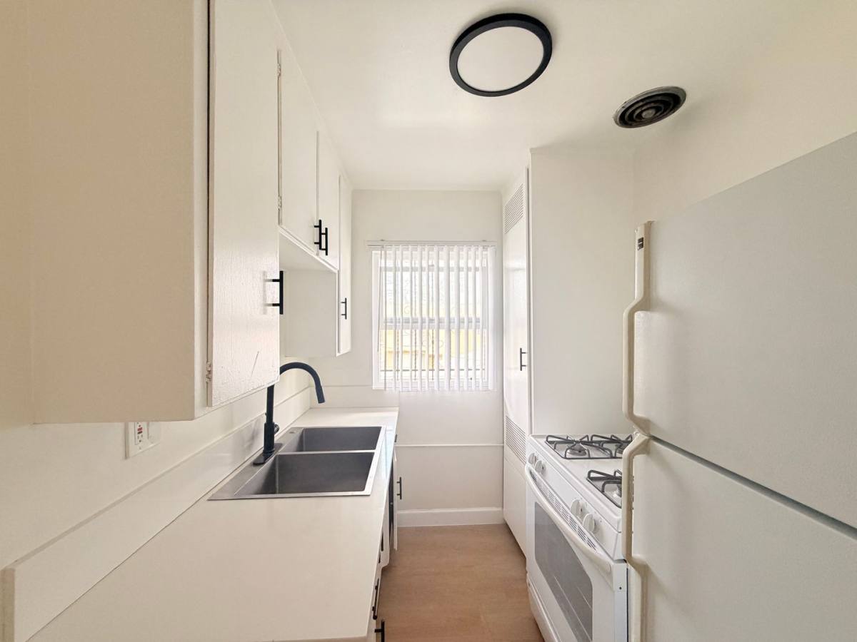 Apartment for rent at 1815 S Burlington Ave #10, Los Angeles, CA 90006