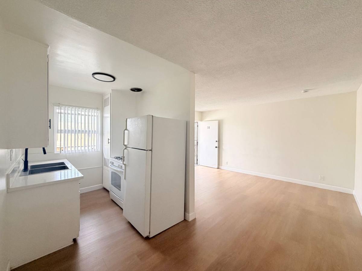 Apartment for rent at 1815 S Burlington Ave #10, Los Angeles, CA 90006