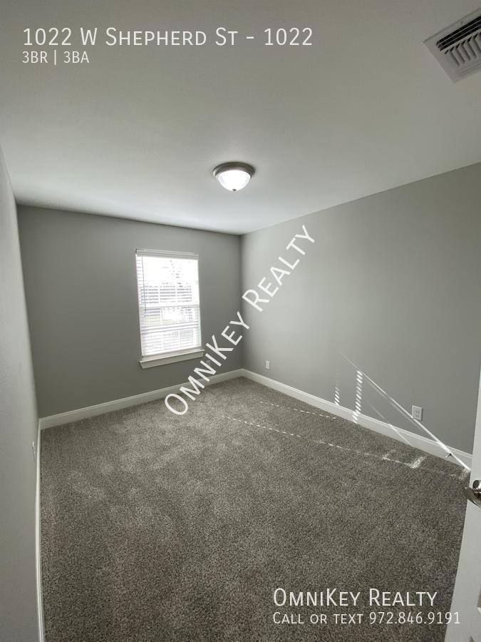 Apartment for rent at 1022 W Shepherd St, Denison, TX 75020