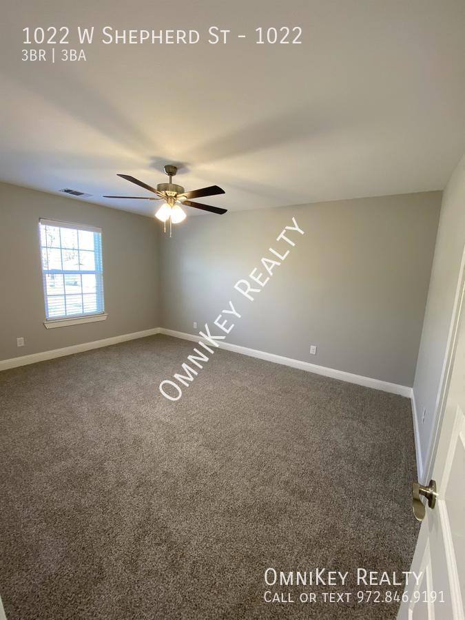 Apartment for rent at 1022 W Shepherd St, Denison, TX 75020