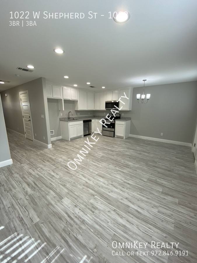 Apartment for rent at 1022 W Shepherd St, Denison, TX 75020