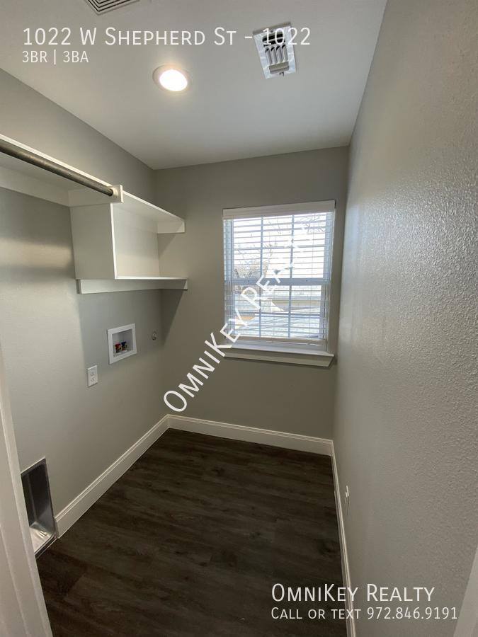 Apartment for rent at 1022 W Shepherd St, Denison, TX 75020