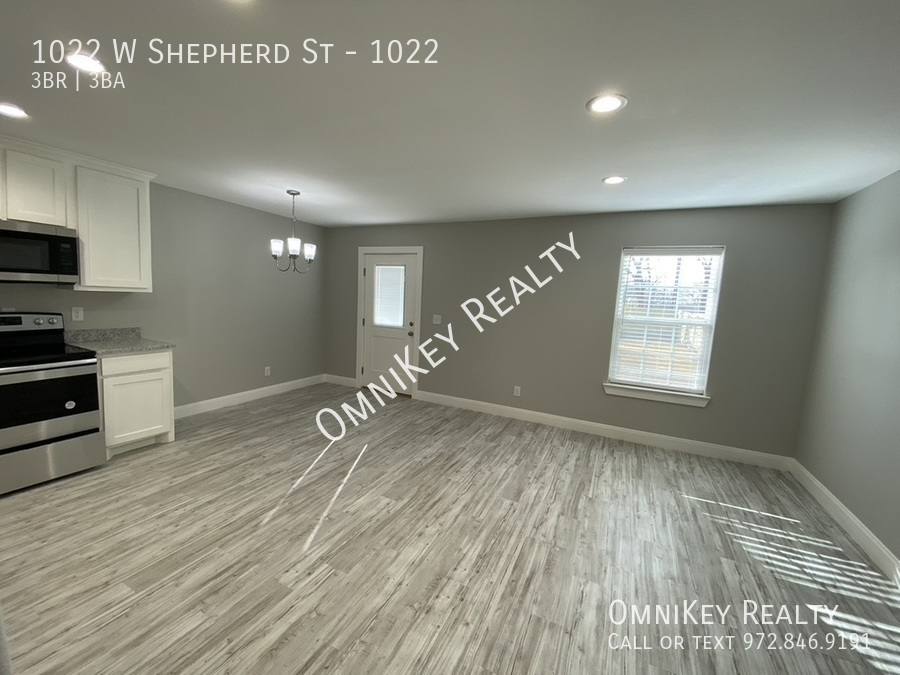 Apartment for rent at 1022 W Shepherd St, Denison, TX 75020