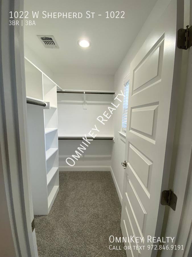 Apartment for rent at 1022 W Shepherd St, Denison, TX 75020