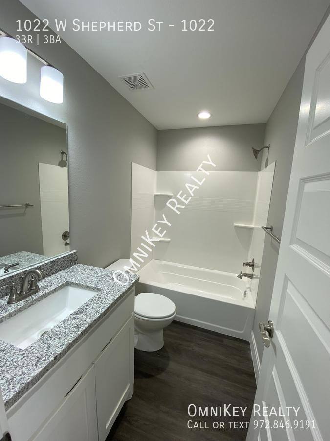Apartment for rent at 1022 W Shepherd St, Denison, TX 75020