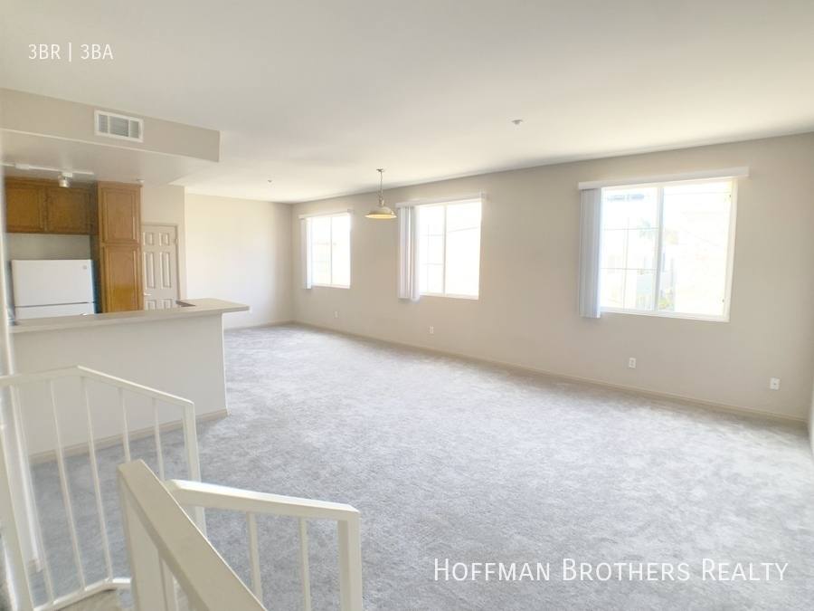 Townhouse for rent at 10133 Tabor St #10, Los Angeles, CA 90034