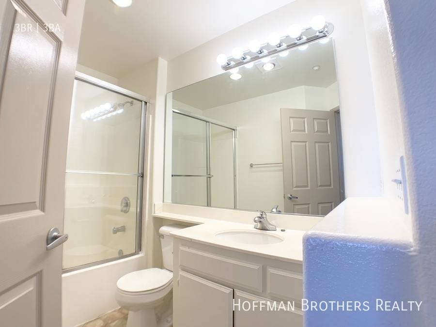 Townhouse for rent at 10133 Tabor St #10, Los Angeles, CA 90034