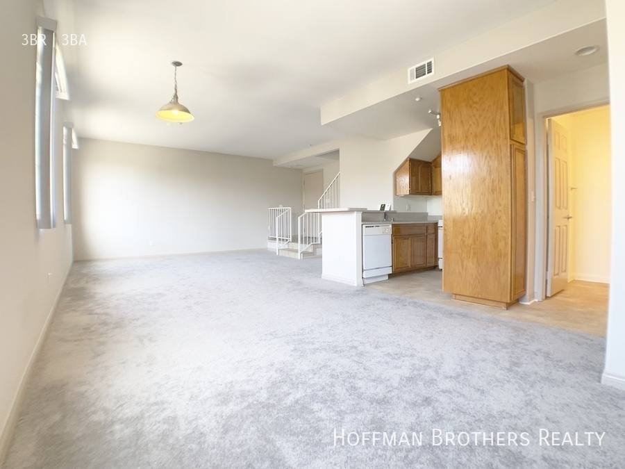 Townhouse for rent at 10133 Tabor St #10, Los Angeles, CA 90034