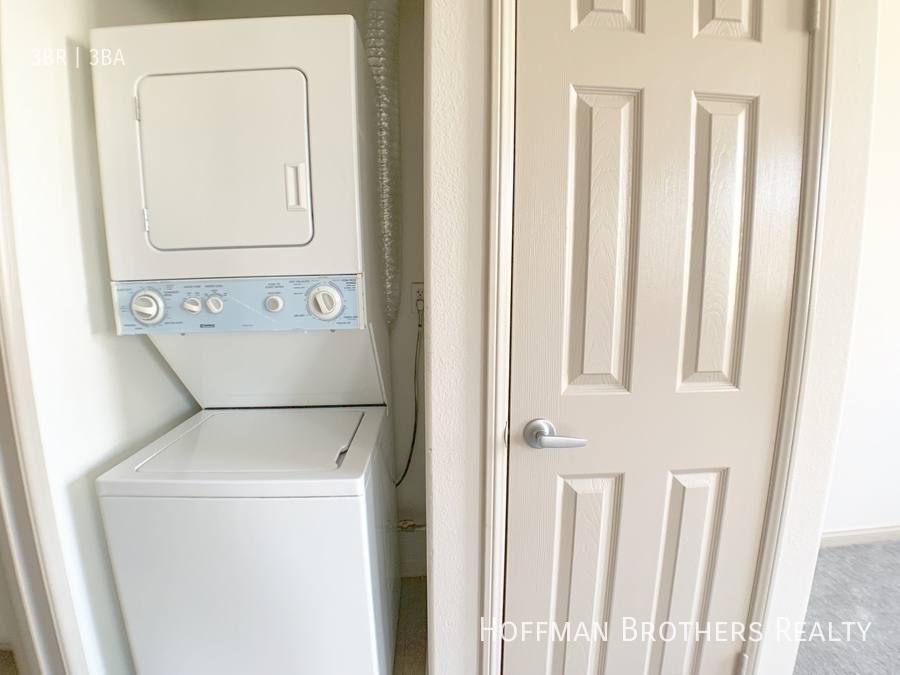 Townhouse for rent at 10133 Tabor St #10, Los Angeles, CA 90034
