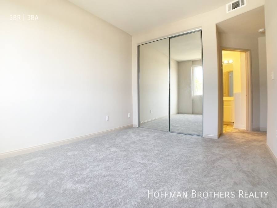 Townhouse for rent at 10133 Tabor St #10, Los Angeles, CA 90034