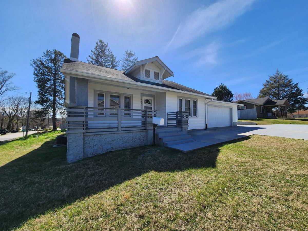 House for rent at 535 Fairview Rd, Asheville, NC 28803
