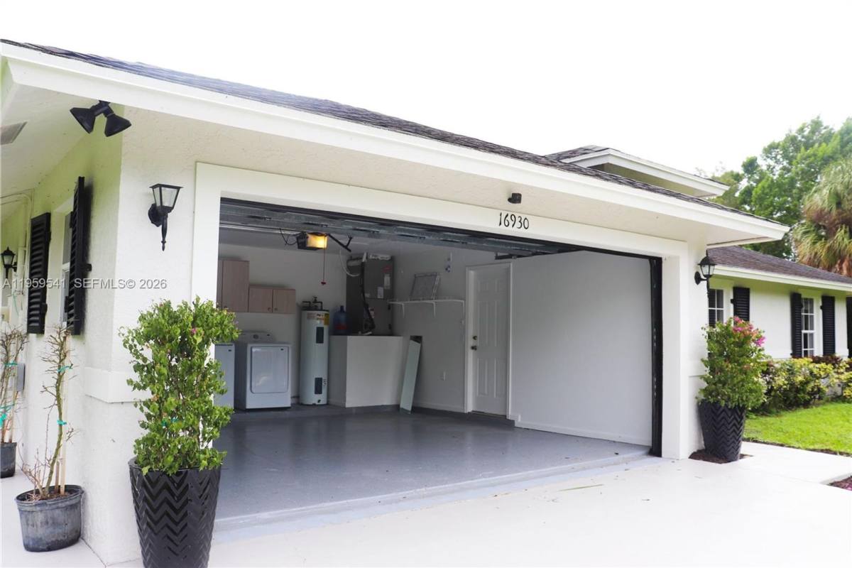 House for rent at 16930 W Mead Hill Dr, Loxahatchee, FL 33470
