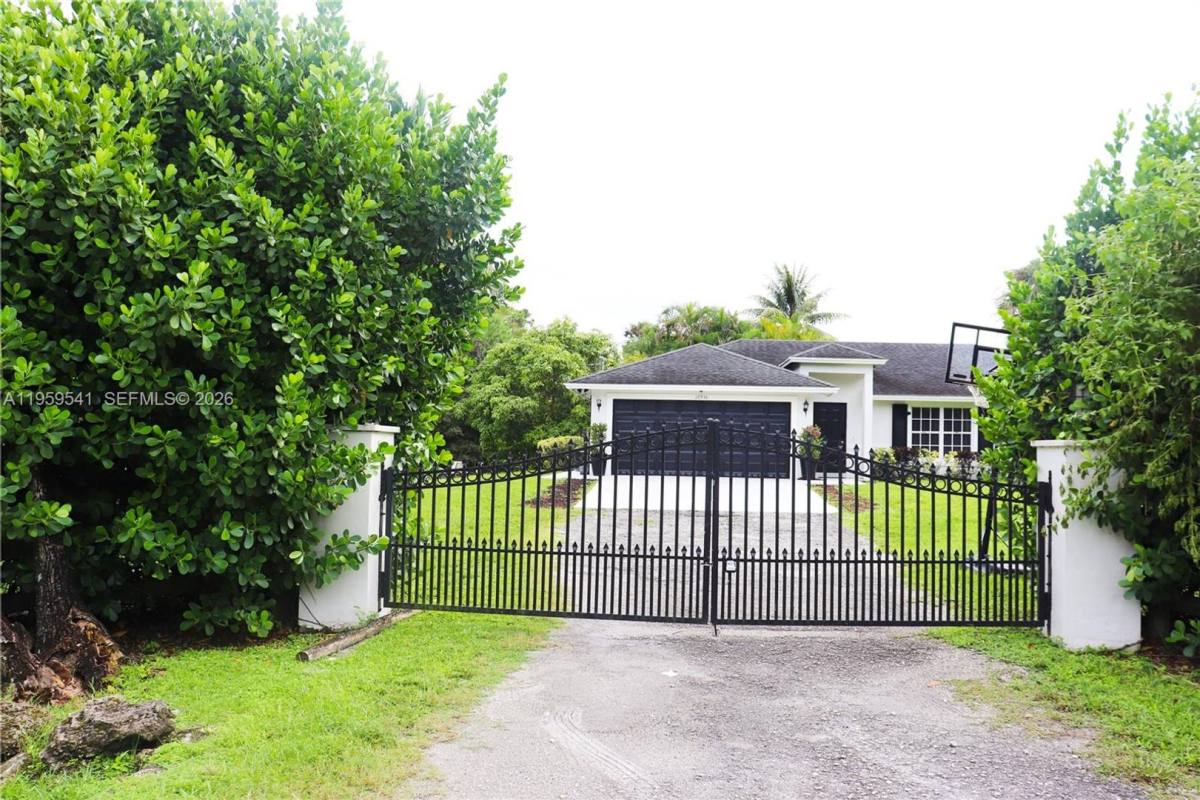 House for rent at 16930 W Mead Hill Dr, Loxahatchee, FL 33470