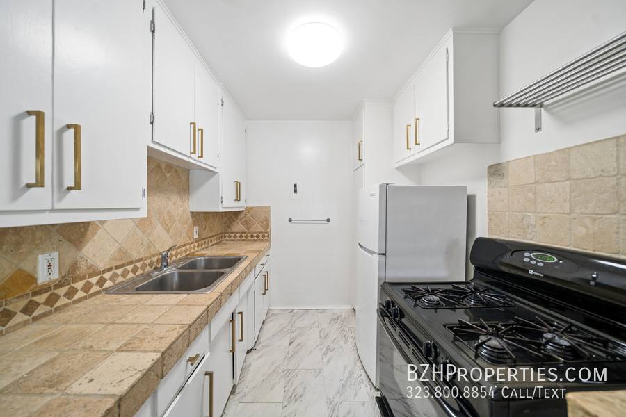 Apartment for rent at 7209 Willoughby Ave #2, Los Angeles, CA 90046