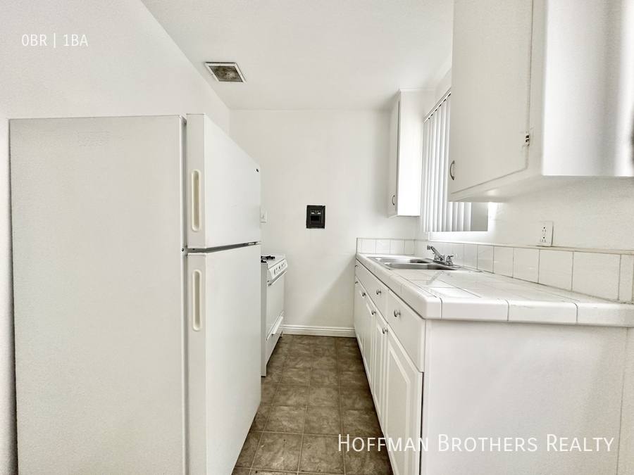 Apartment for rent at 1350 N Citrus Ave #10, Los Angeles, CA 90028