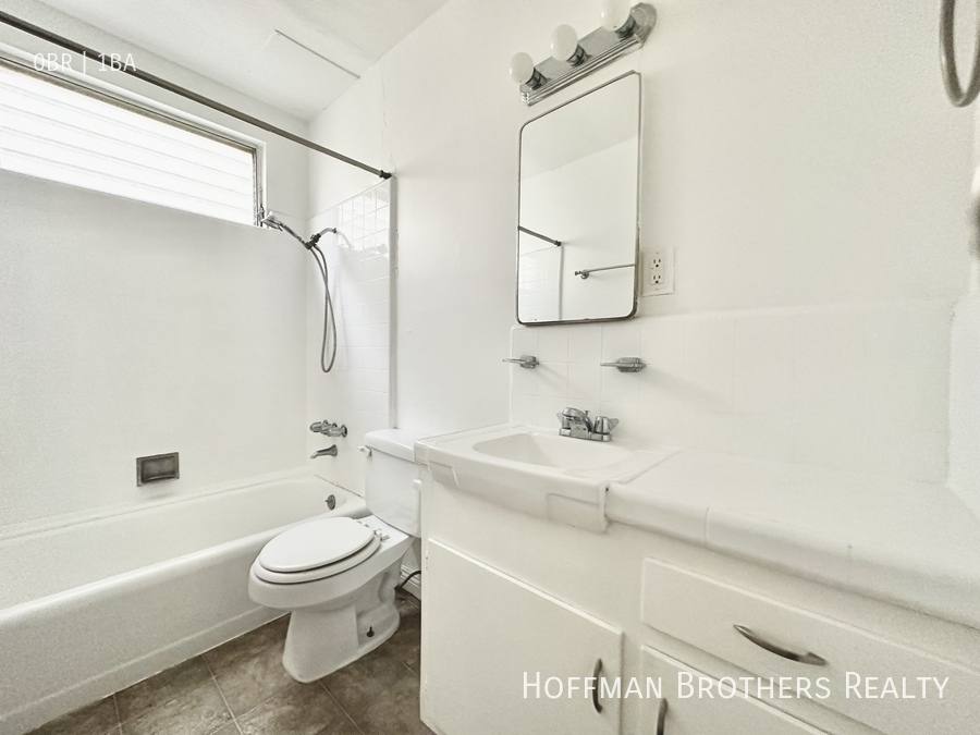 Apartment for rent at 1350 N Citrus Ave #10, Los Angeles, CA 90028