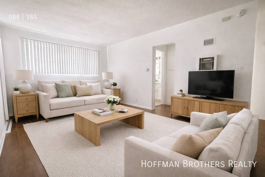 Apartment for rent at 1350 N Citrus Ave #10, Los Angeles, CA 90028