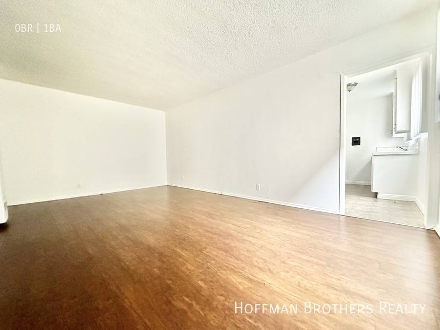 Apartment for rent at 1350 N Citrus Ave #10, Los Angeles, CA 90028