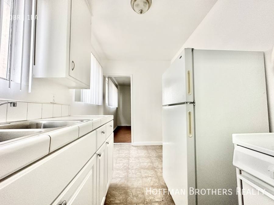 Apartment for rent at 1350 N Citrus Ave #10, Los Angeles, CA 90028