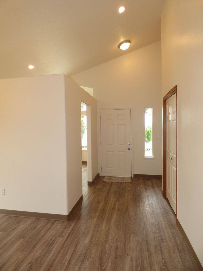 House for rent at 5699 Waln Creek Court S, Salem, OR 97306