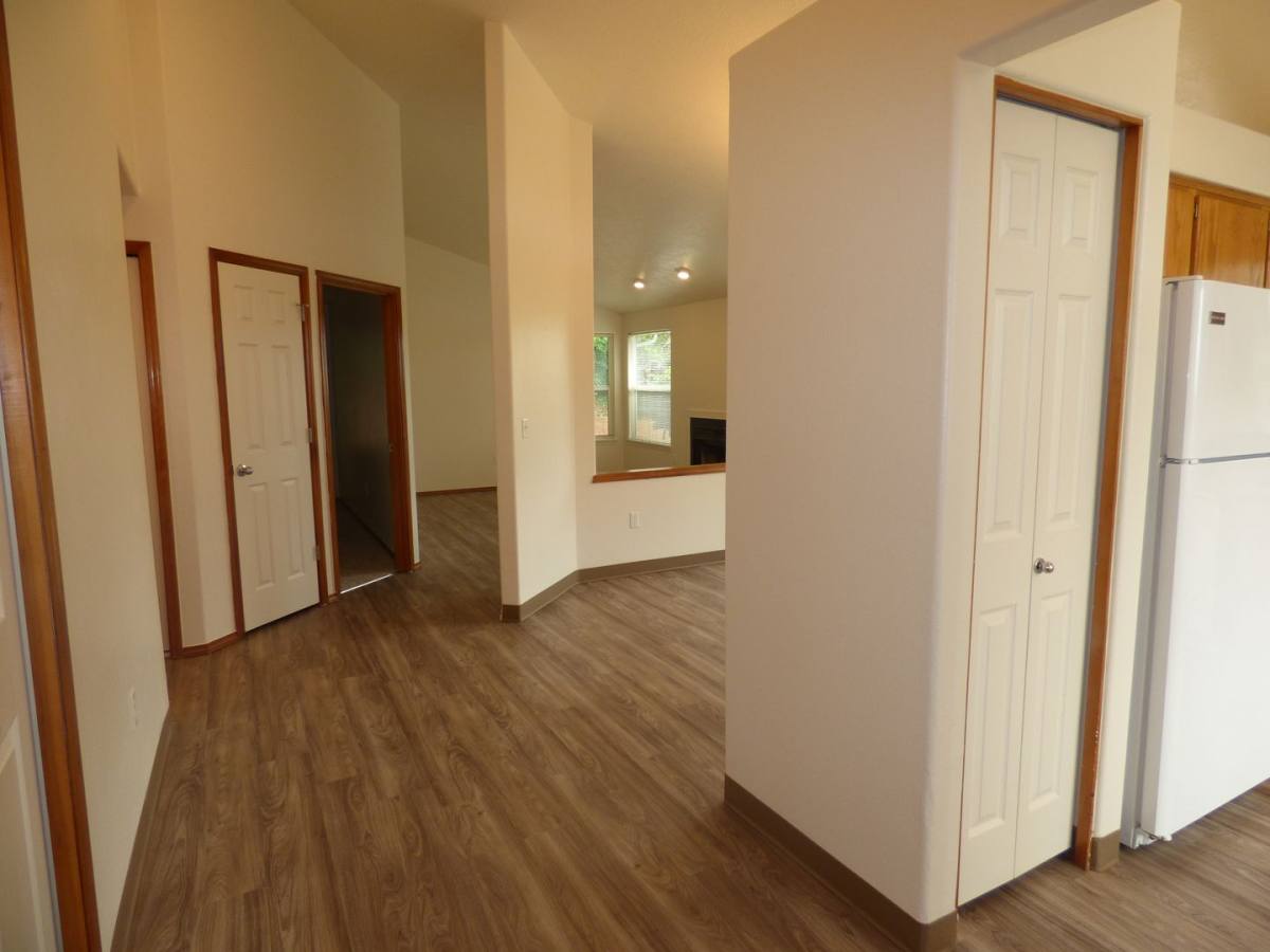 House for rent at 5699 Waln Creek Court S, Salem, OR 97306
