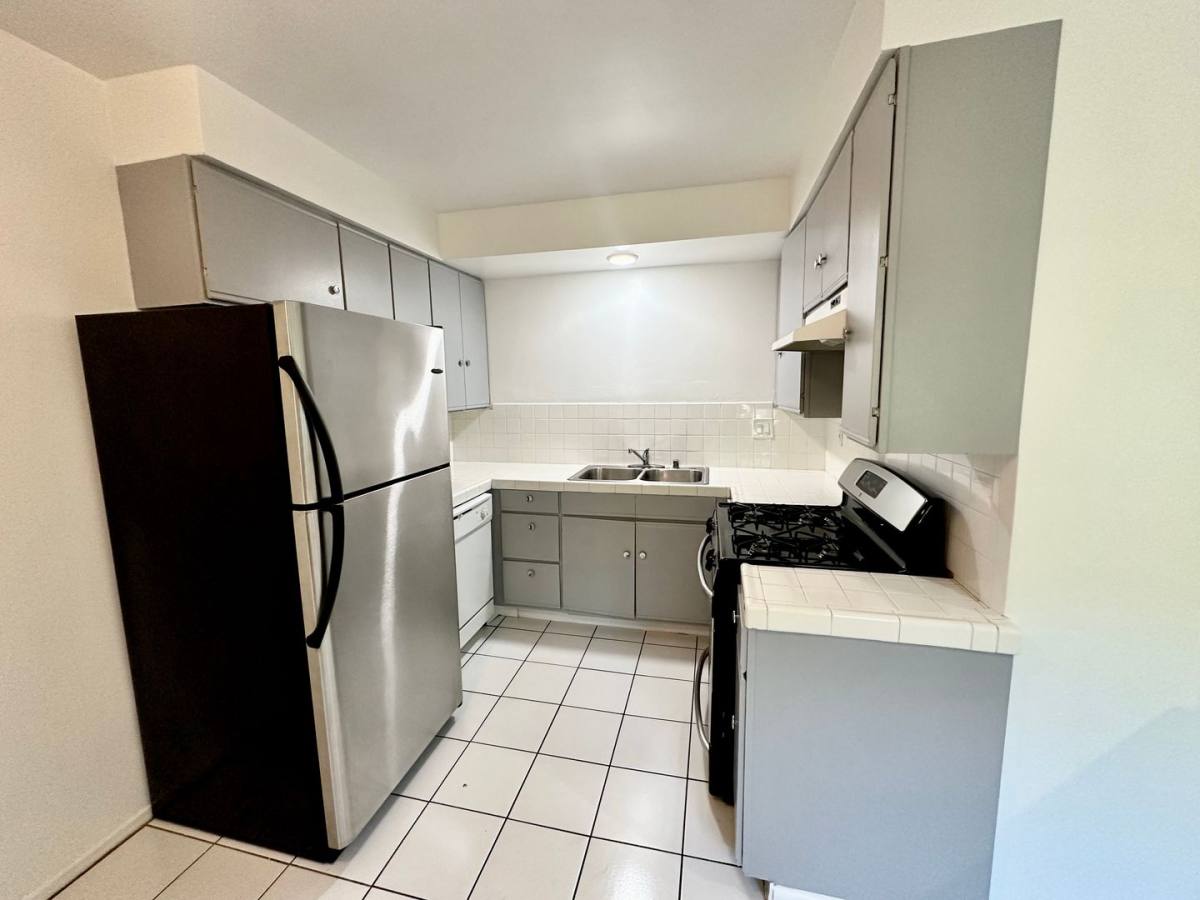 Apartment for rent at 8386 Blackburn Ave, Los Angeles, CA 90048