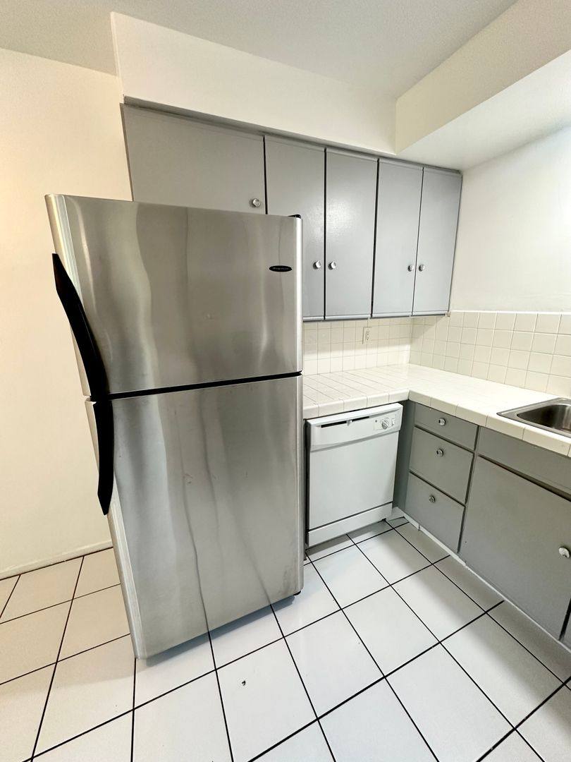 Apartment for rent at 8386 Blackburn Ave, Los Angeles, CA 90048
