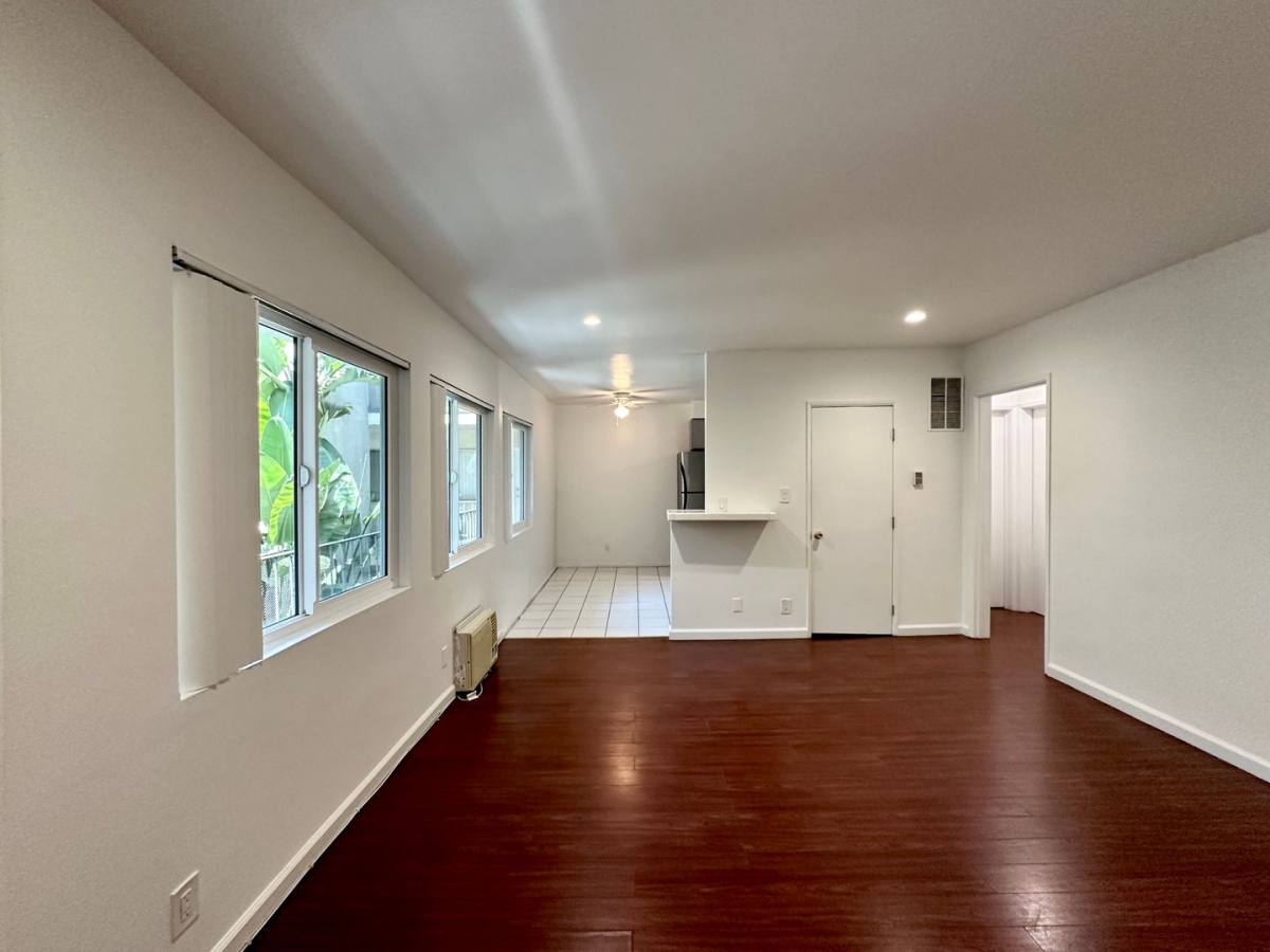 Apartment for rent at 8386 Blackburn Ave, Los Angeles, CA 90048