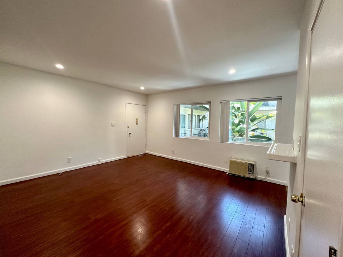 Apartment for rent at 8386 Blackburn Ave, Los Angeles, CA 90048