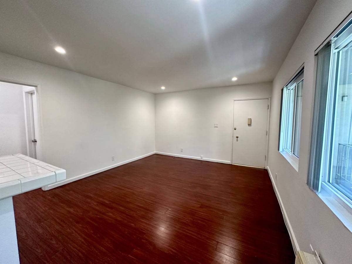 Apartment for rent at 8386 Blackburn Ave, Los Angeles, CA 90048