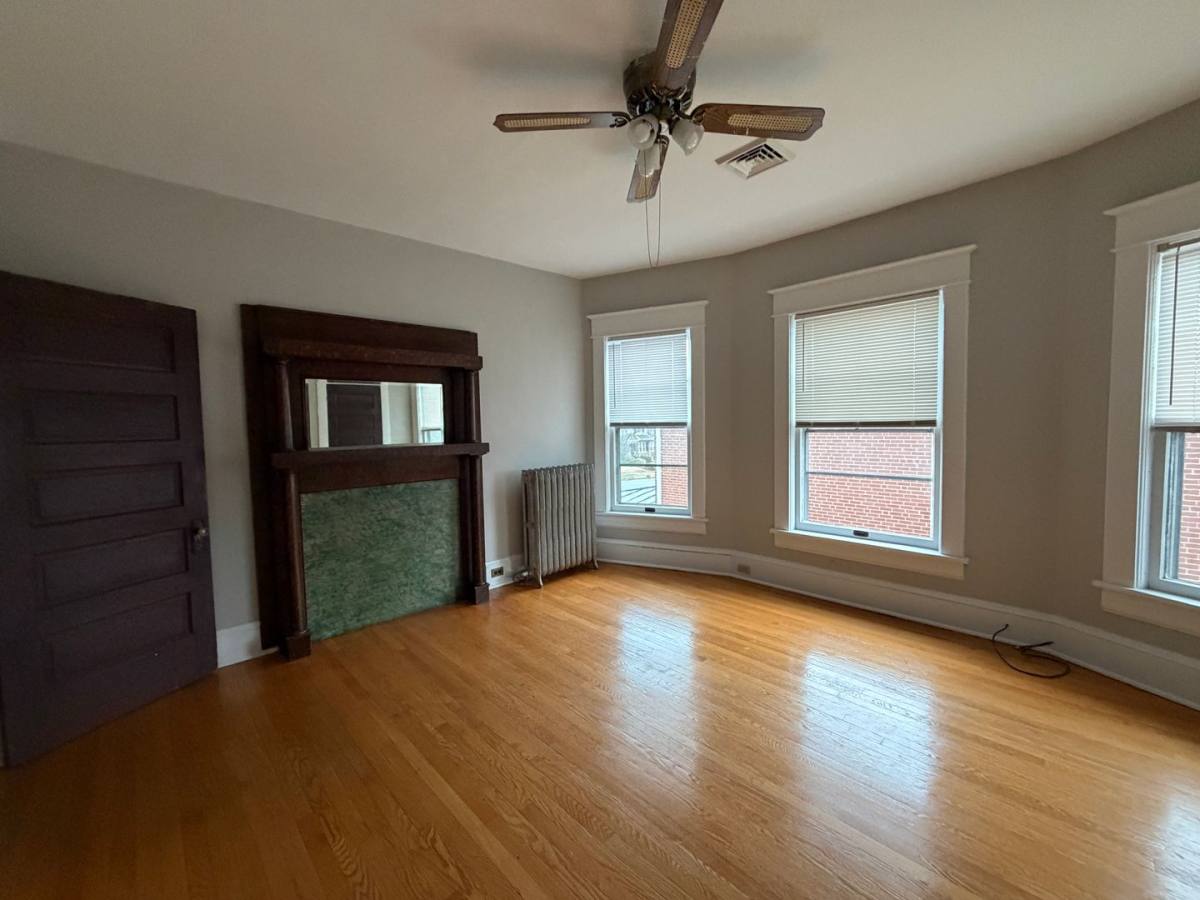 Apartment for rent at 2216 2218 Memorial Ave SW, Roanoke, VA 24015